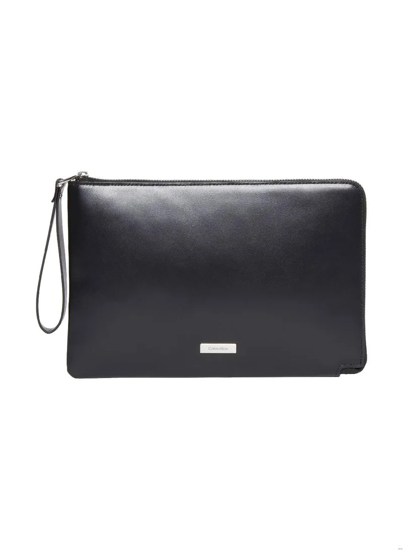 كالفن كلاين حقيبة صغيرة بحزام معصم