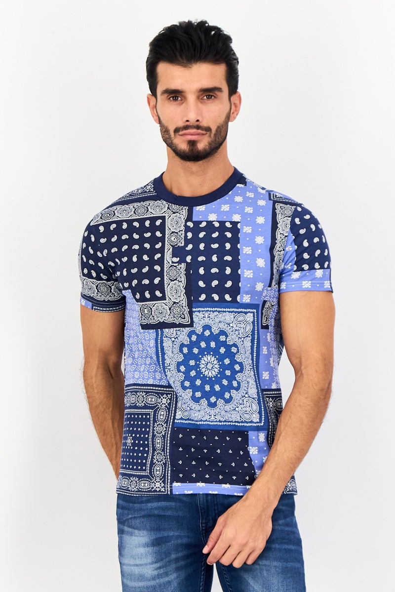 Levi's تي شيرت رجالي بأكمام قصيرة وطباعة شاملة، متعدد الألوان - Image 1