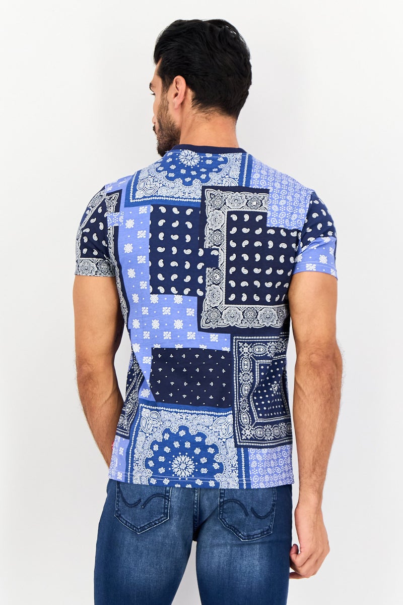 Levi's تي شيرت رجالي بأكمام قصيرة وطباعة شاملة، متعدد الألوان - Image 2