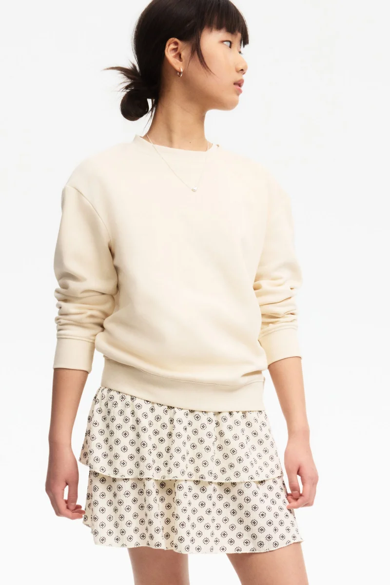 اتش اند ام تنورة مزدانة بطبقات منقوشة