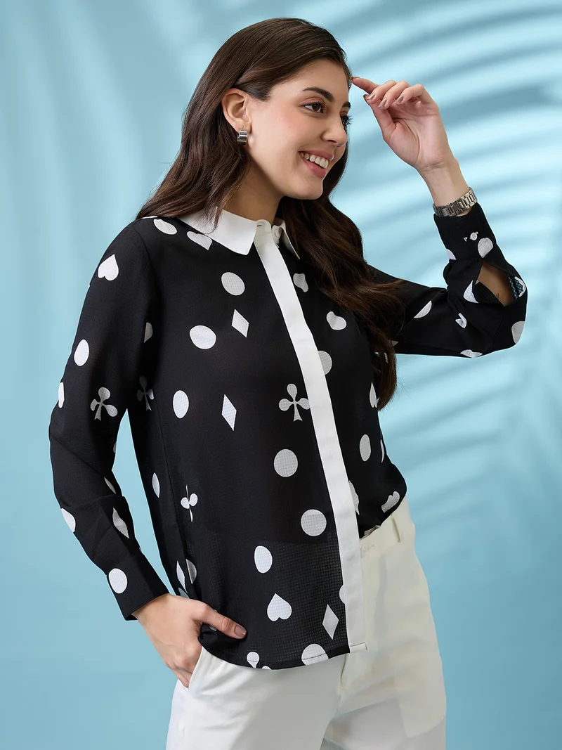 جلو باص قميص نسائي أسود مطبوع بتصميم ذاتي وياقة قميص وأكمام بأساور