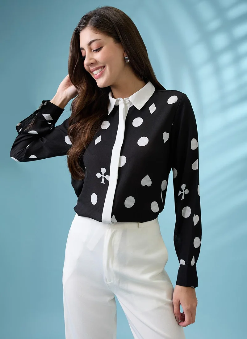 جلو باص قميص نسائي أسود مطبوع بتصميم ذاتي وياقة قميص وأكمام بأساور