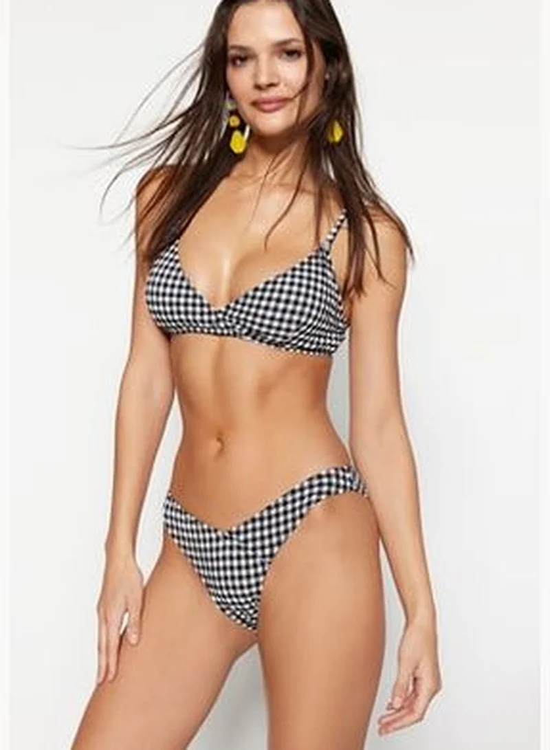 trendyol Hijab, Textured V-Cut Bikini Bottoms with Regular Legs TBESS21BA0130