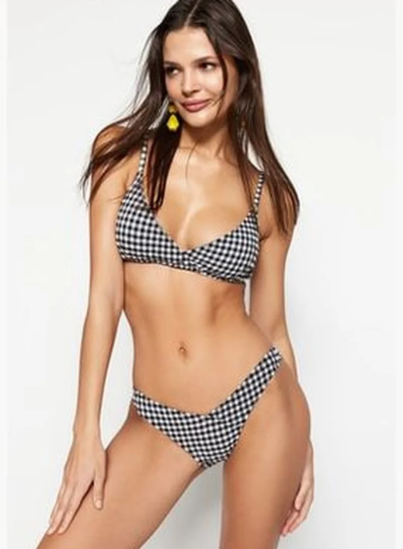trendyol Hijab, Textured V-Cut Bikini Bottoms with Regular Legs TBESS21BA0130
