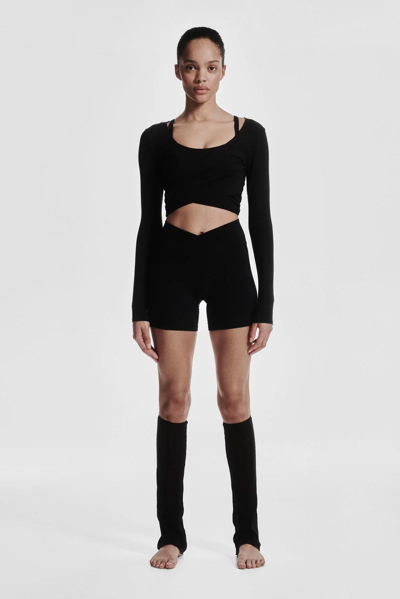 اتش اند ام بلوزة رياضية بتصميم ملفوف بتقنية سوفت موف™