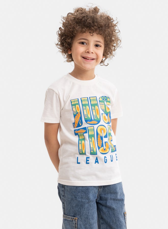 قميص أبيض للأولاد بطبعة على الصدر