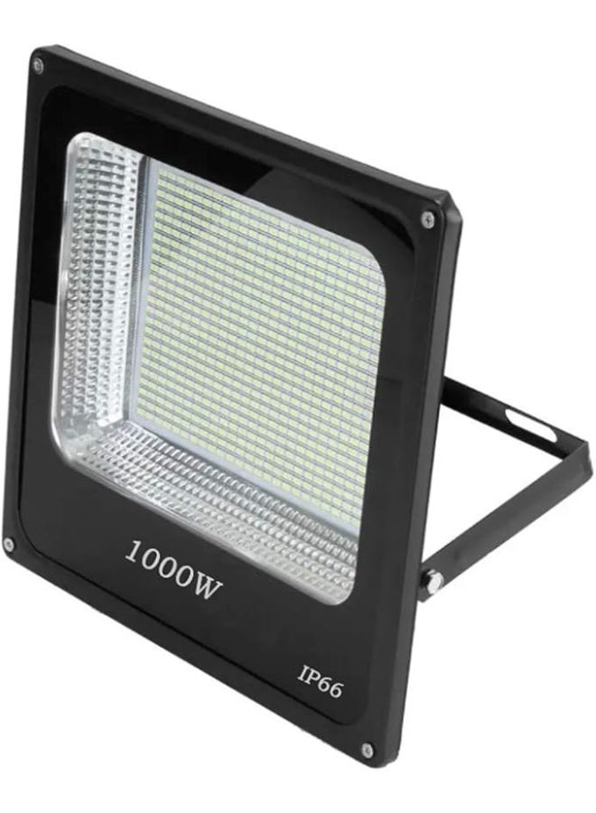 كشاف إضاءة LED من ESNCO، بقوة 1000 واط، لون أبيض بارد (6500 كلفن)، وزاوية شعاع واسعة؛ مناسب للساحات والحدائق والملاعب ومواقف السيارات والمستودعات. - Image 1
