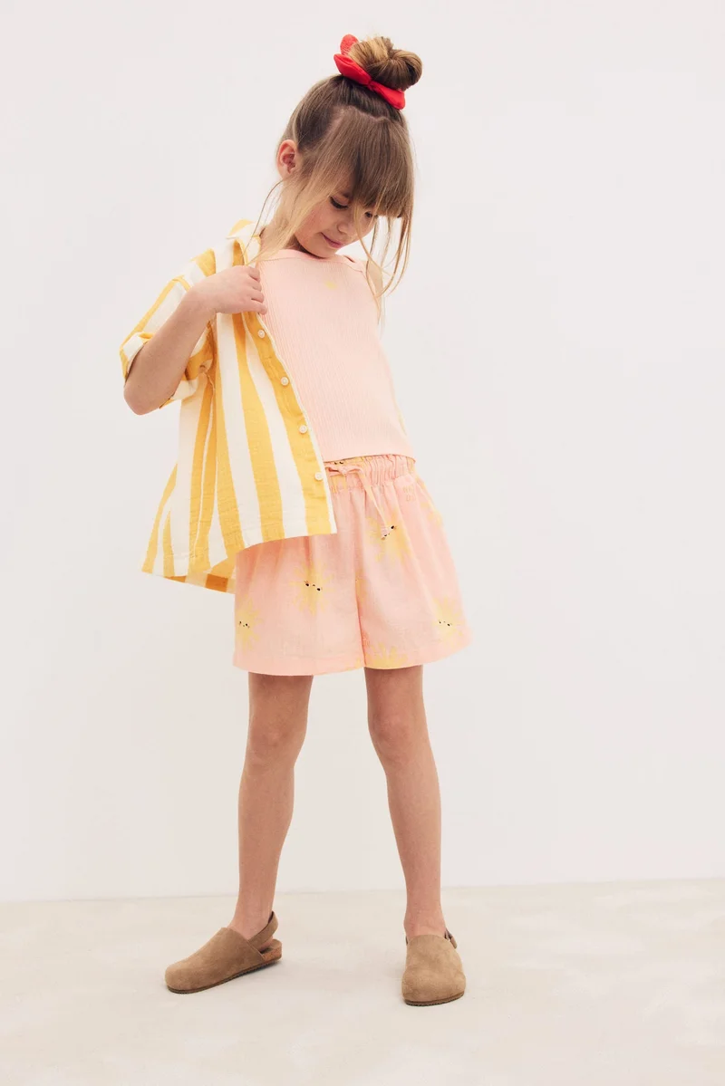 اتش اند ام بلوزة مزينة بالتطريز بتصميم شرائط