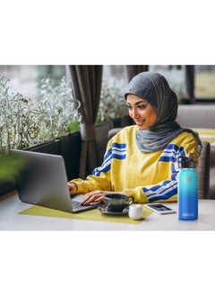زاهايف زجاجة مياه ستانلس ستيل 1 لتر مع 3 أغطية وحقيبة - زجاجه مياه رياضيه ذات جدار مزدوج 1000 مل - مطارة ماء حافظه للحرارة - زمزميه ماء حافظة للبرودة - قارورة ماء ستيل للماء البارد و الساخن من زاهايف - أزرق  - Image 4