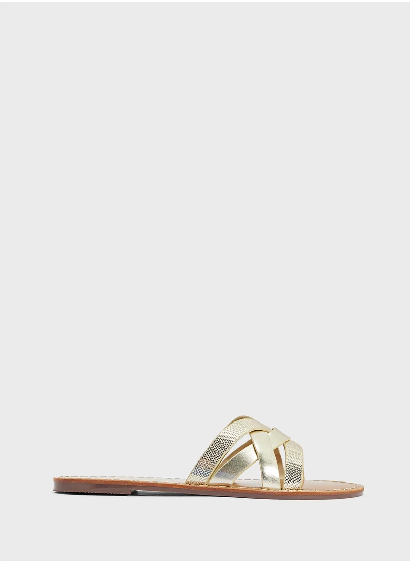 جينجر Crossover Strap Flat Sandal