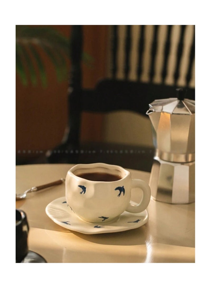 كوب قهوة سيراميك أبيض مزين برسومات عصافير زرقاء - سعة 250 مل - Image 4