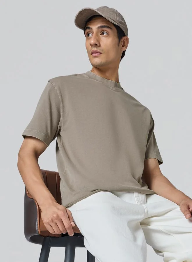 اكس واي اكس اكس تيشيرت قطني رمادي مُغسول بحمض