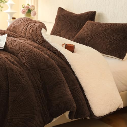 tohrisa Seashell Jacquard Sherpa Comforter Set Warm Cozy Premium Bedding 3 Pieces, King Size Geometric Pattern Quilt Comforter with 2 Pillowcases(104"X90" Coffee) - Image 1