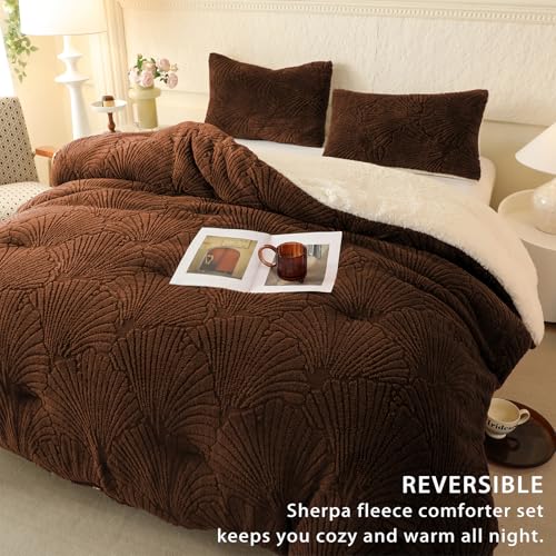 tohrisa Seashell Jacquard Sherpa Comforter Set Warm Cozy Premium Bedding 3 Pieces, King Size Geometric Pattern Quilt Comforter with 2 Pillowcases(104"X90" Coffee) - Image 2