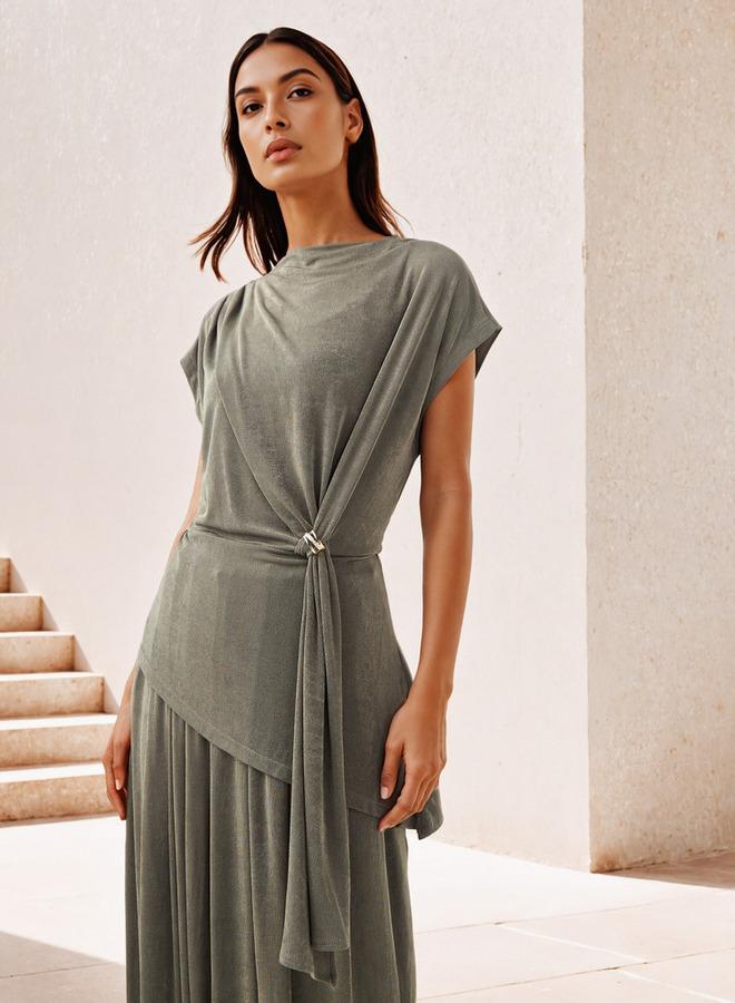 ايكونيك توب أنيق بكسرات وزخرفة مشبك - Image 1