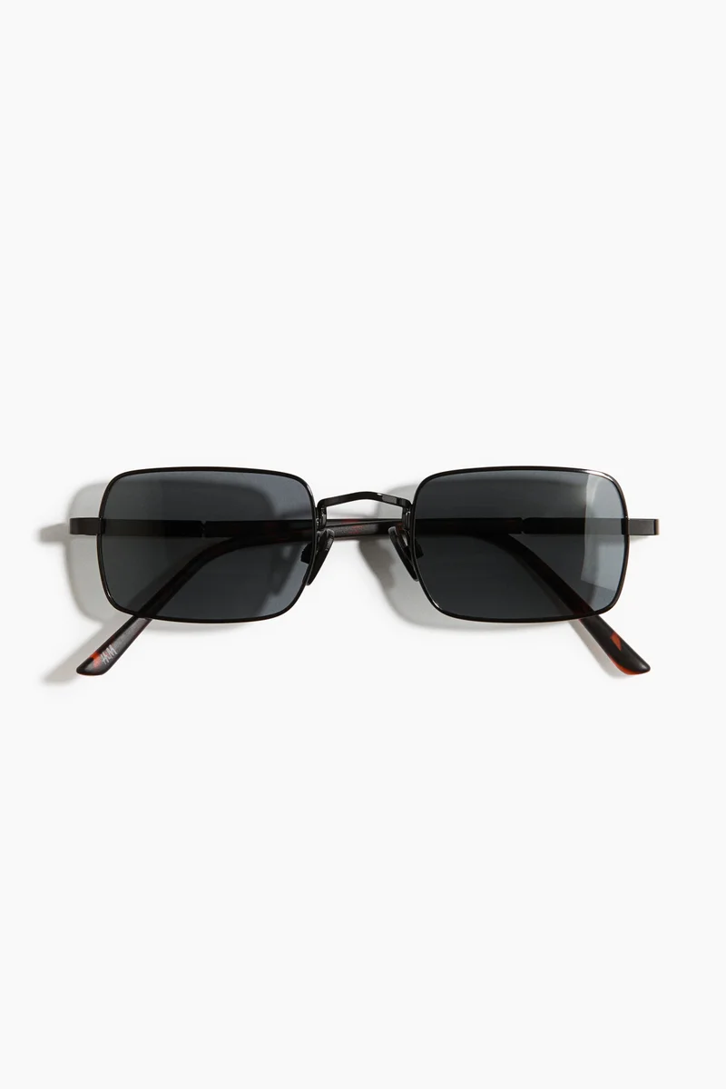 Polarised sunglasses