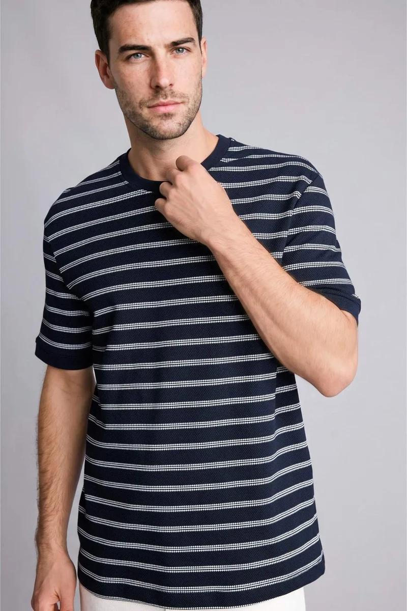 ديفاكتو Regular Fit Crew Neck Short Sleeve T-Shirt