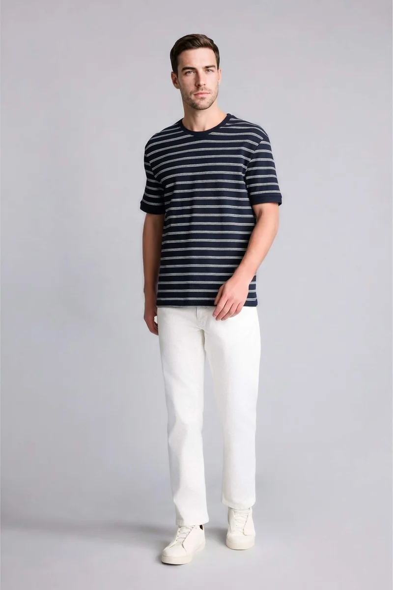 ديفاكتو Regular Fit Crew Neck Short Sleeve T-Shirt