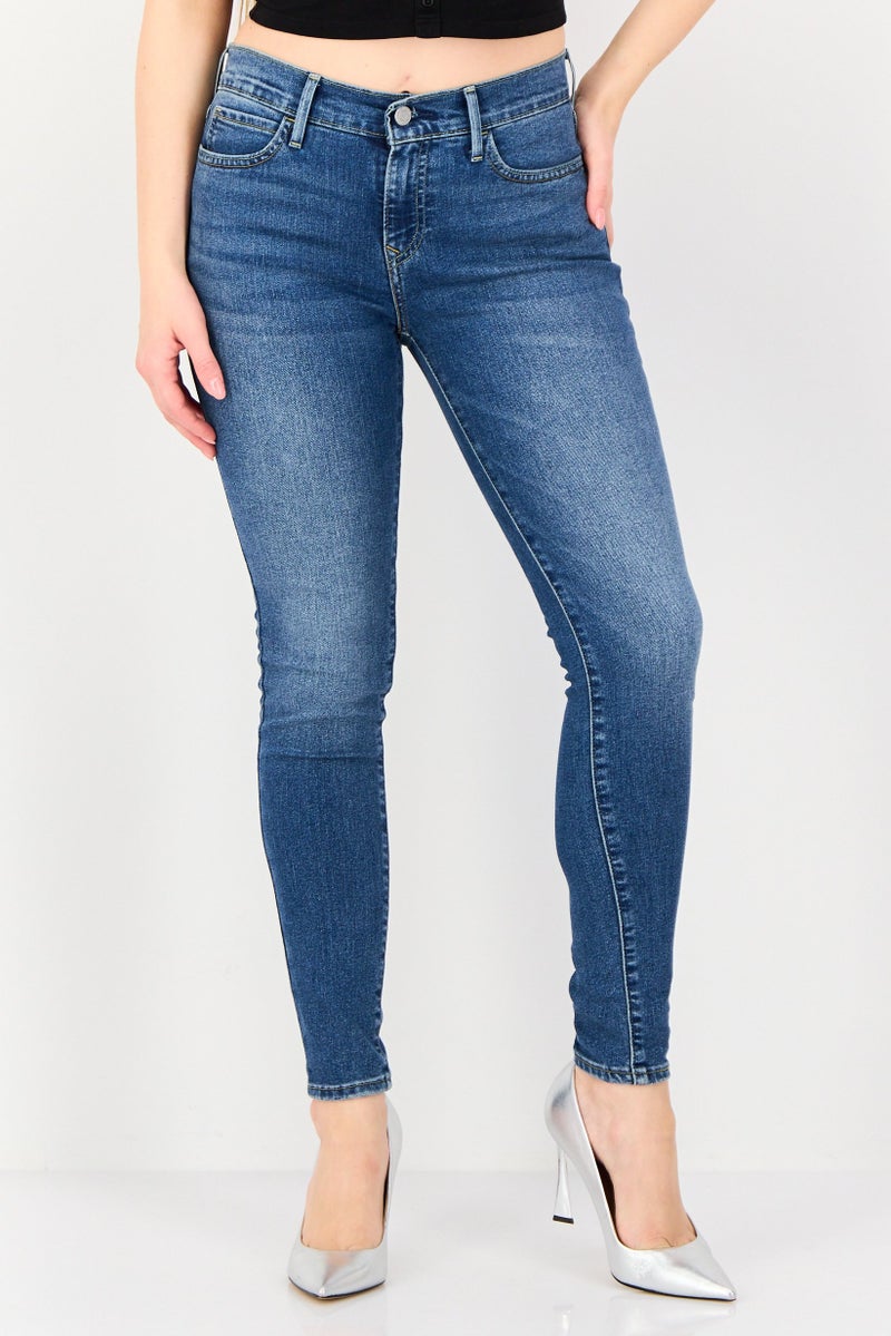 Levi's جينز نسائي بقصة عادية، مغسول وقابل للتمدد، أزرق - Image 1