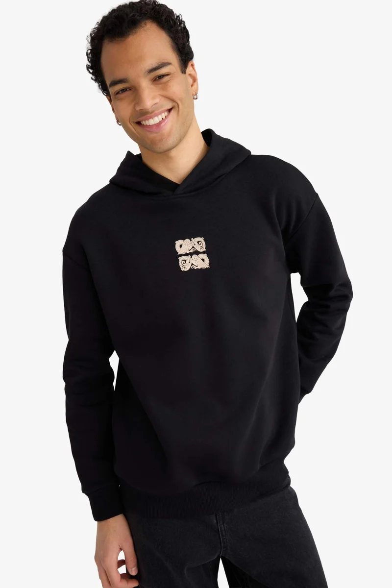 ديفاكتو Boxy Fit Printed Long Sleeve Sweatshirt