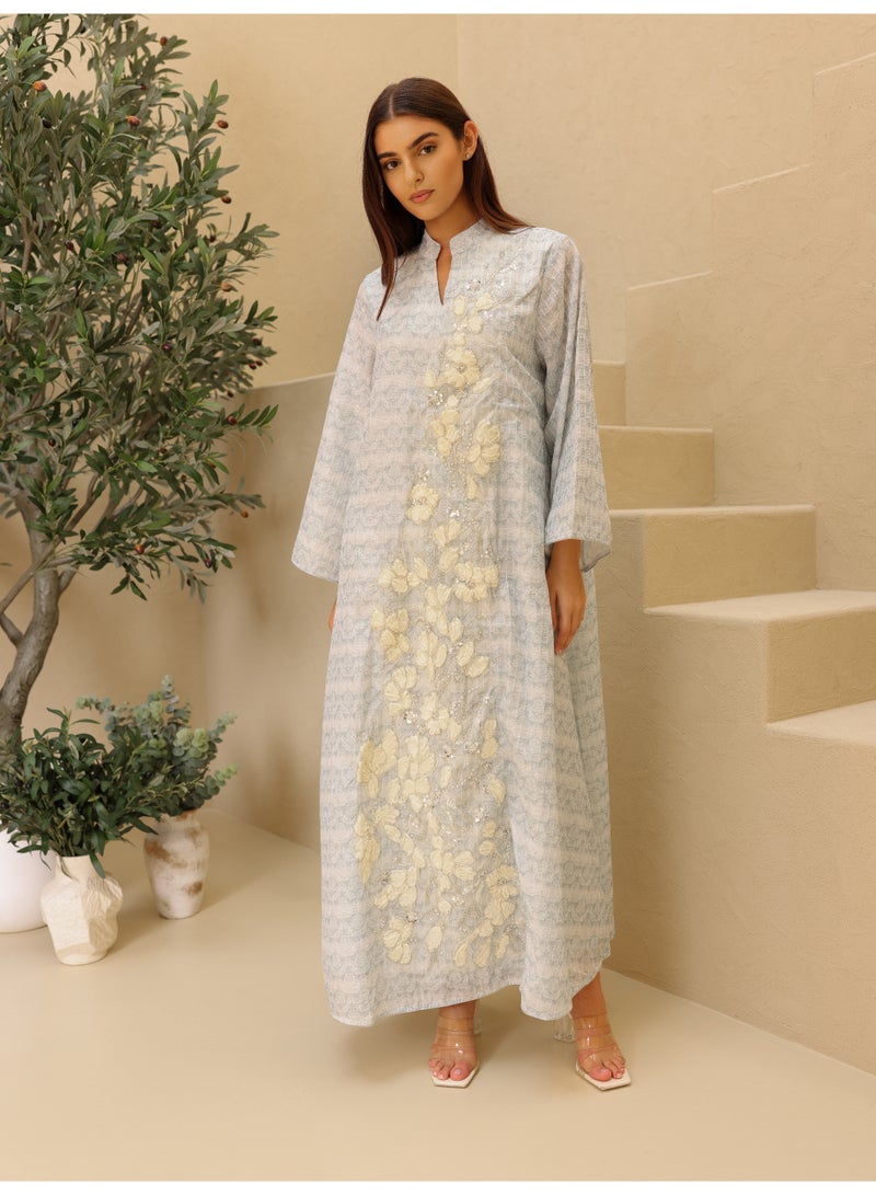 اكسا جلابية مطبوعة بلونين ذهبيين مزينة بالترتر - Image 1