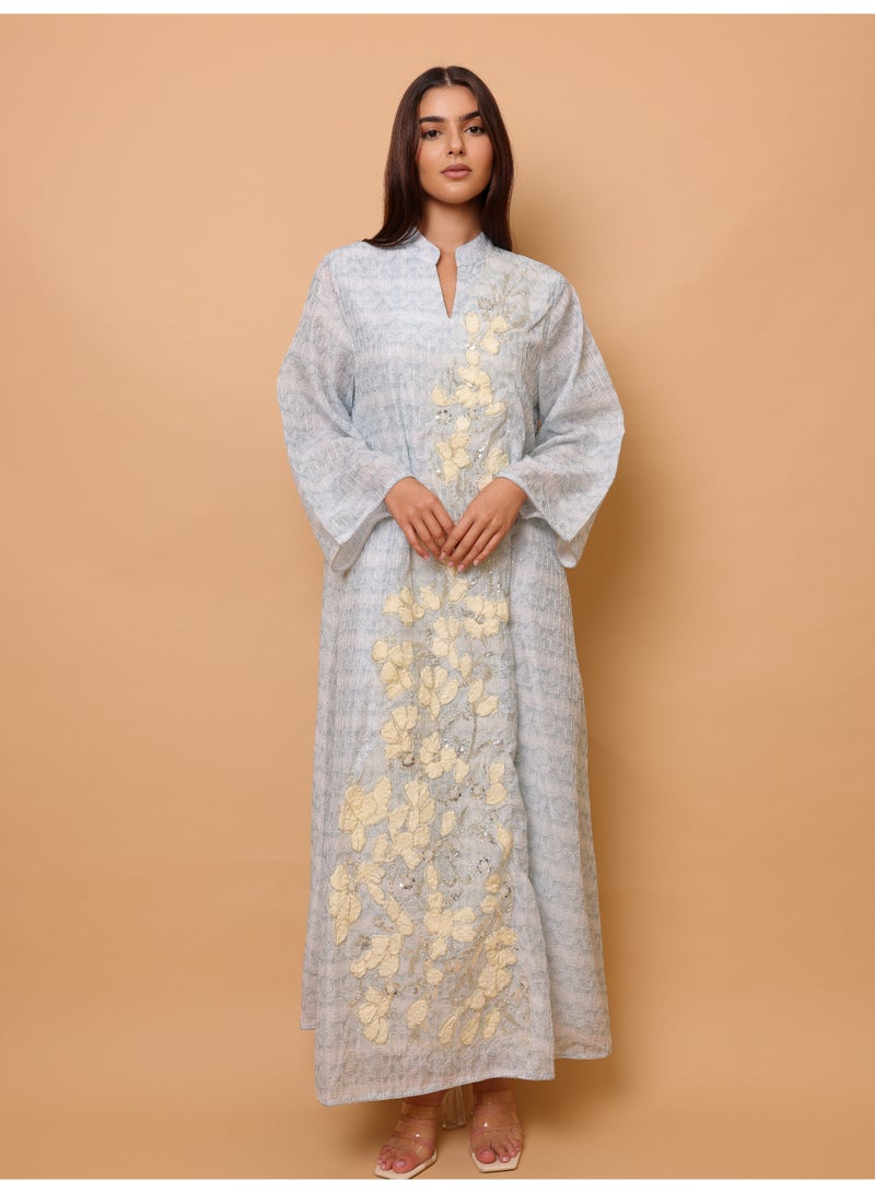 اكسا جلابية مطبوعة بلونين ذهبيين مزينة بالترتر - Image 5