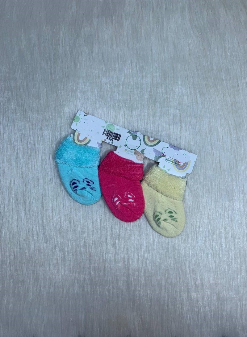 Set of 3 newborn lined socks in different colors - Image 2