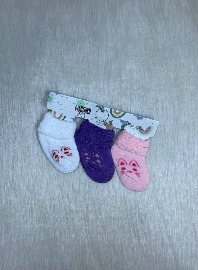 Set of 3 newborn lined socks in different colors - Image 1