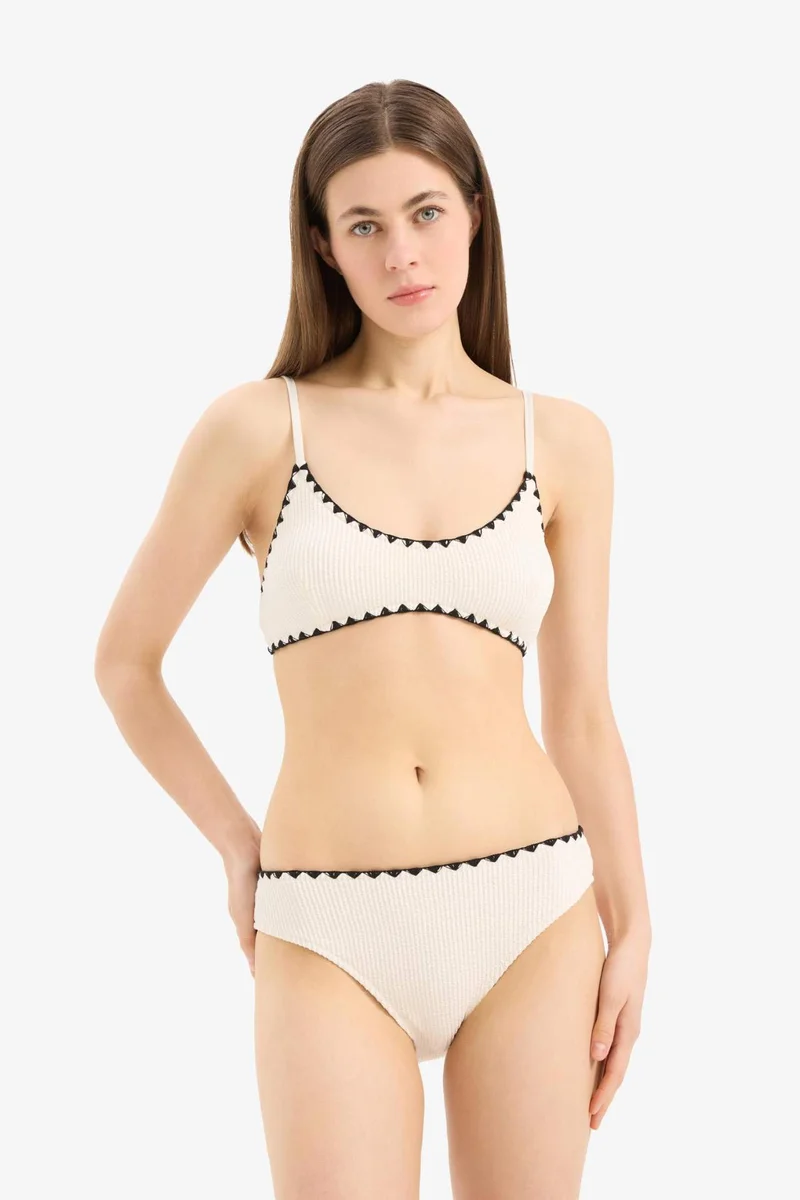 ديفاكتو Regular Fit Crepe Bikini Top