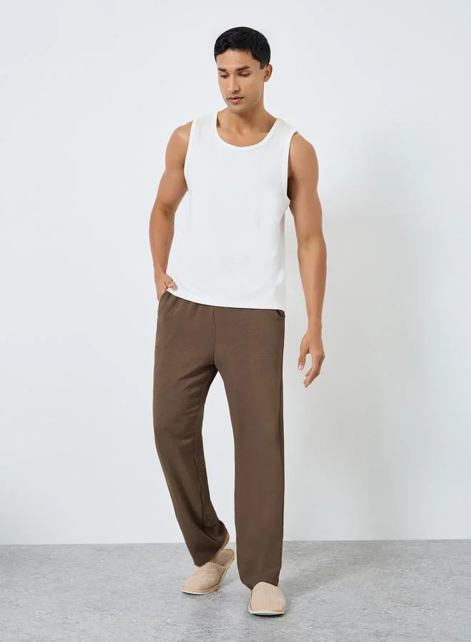 ستايلي بنطال بيجاما بتفاصيل بارزة الملمس ورباط خصر