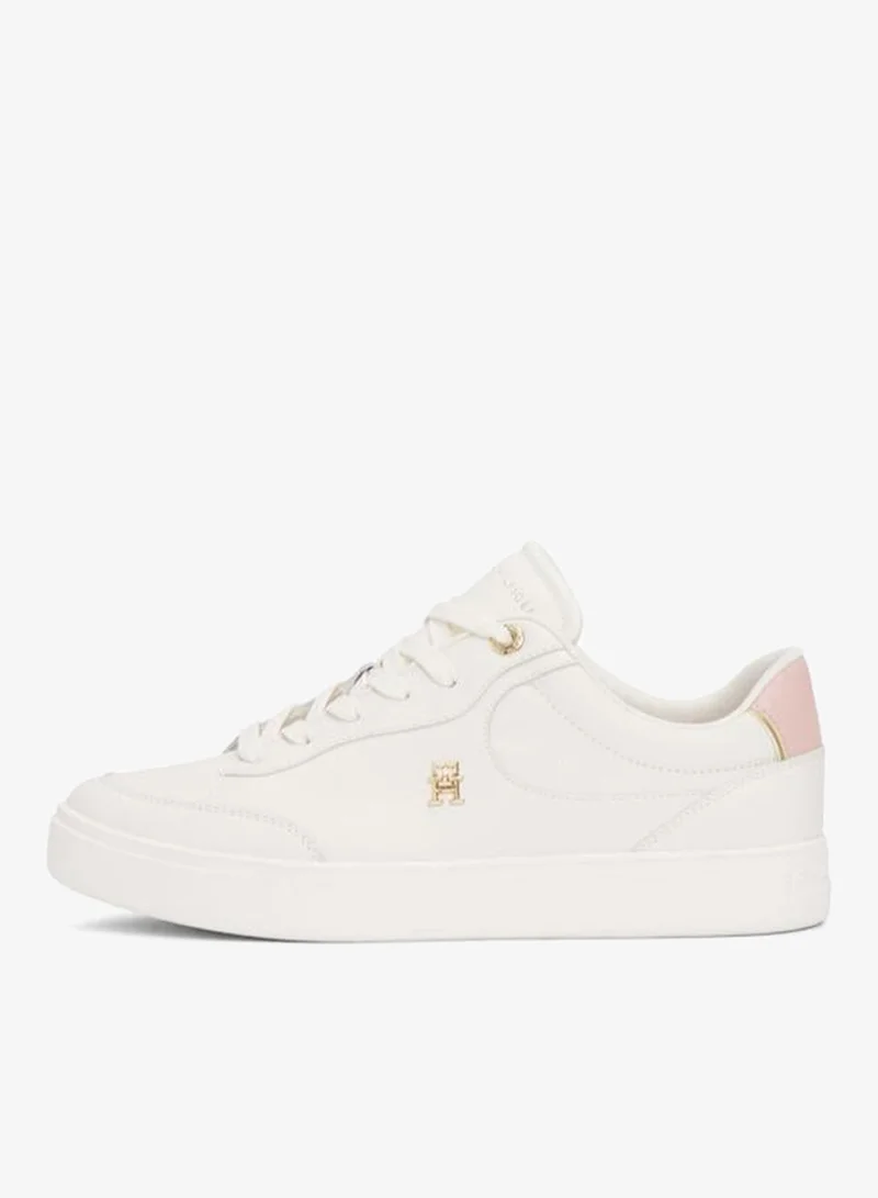 تومي هيلفيغر سنيكرز كورت شيك إسنشال