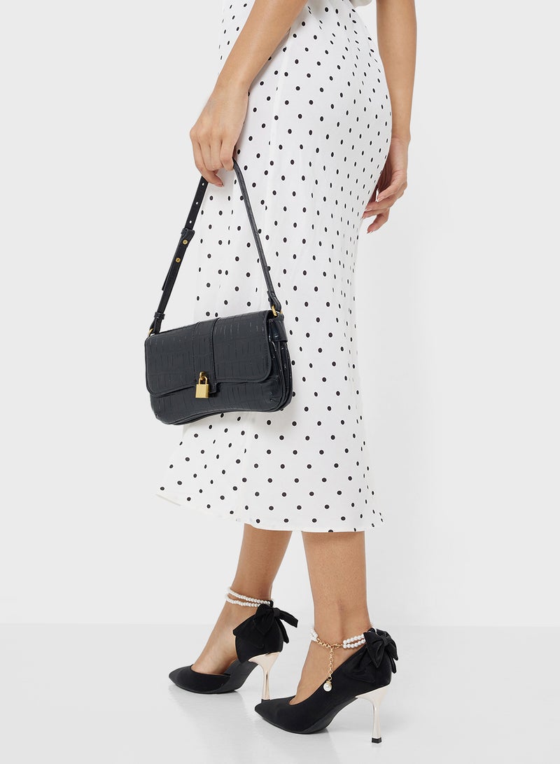 ايلا حذاء بكعب عالٍ