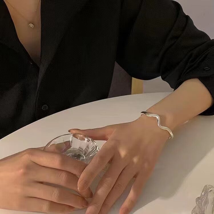 Minimalist Ins Irregular Bracelet Women'S Cold Style Niche Design High-Level Möbius Ring Personalized Bracelet - Image 3