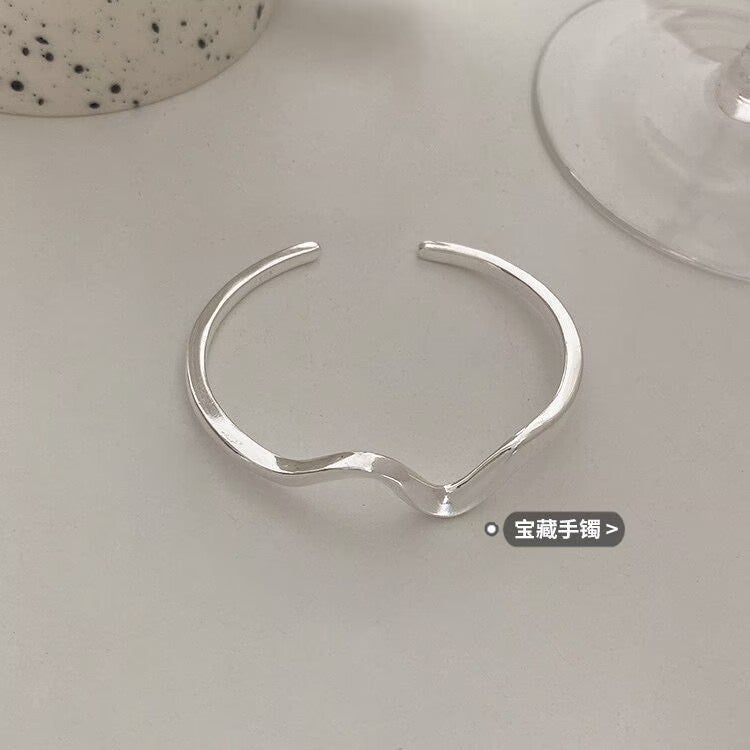 Minimalist Ins Irregular Bracelet Women'S Cold Style Niche Design High-Level Möbius Ring Personalized Bracelet - Image 5