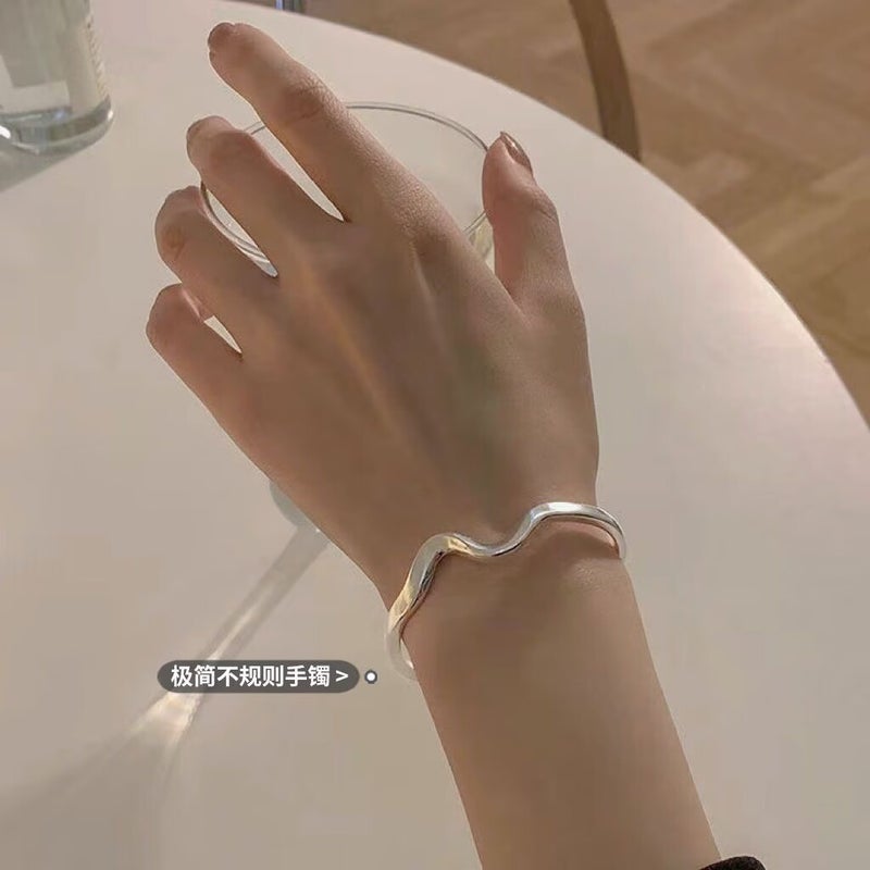 Minimalist Ins Irregular Bracelet Women'S Cold Style Niche Design High-Level Möbius Ring Personalized Bracelet - Image 4