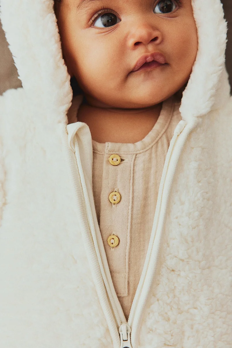 اتش اند ام أفرول فرو مزين بأذنين