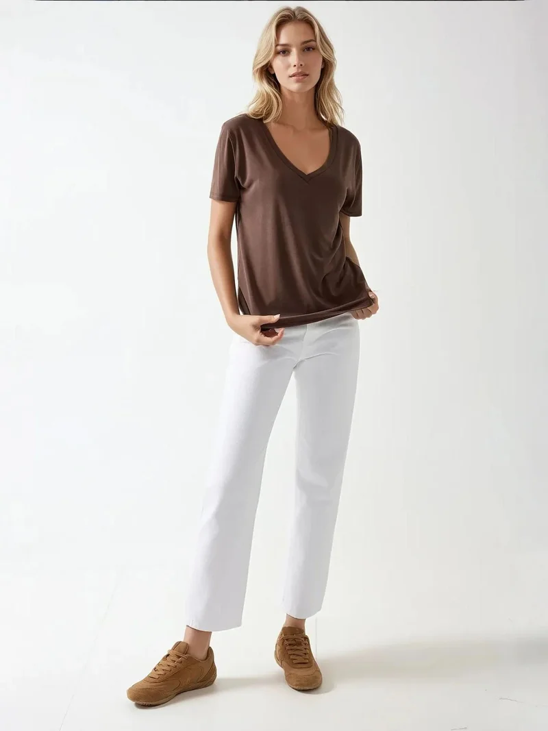 زوبعة تي شيرت بياقة على شكل حرف  وأكمام قصيرة من مزيج المودال بلمسة ناعمة من مجموعة بوسم