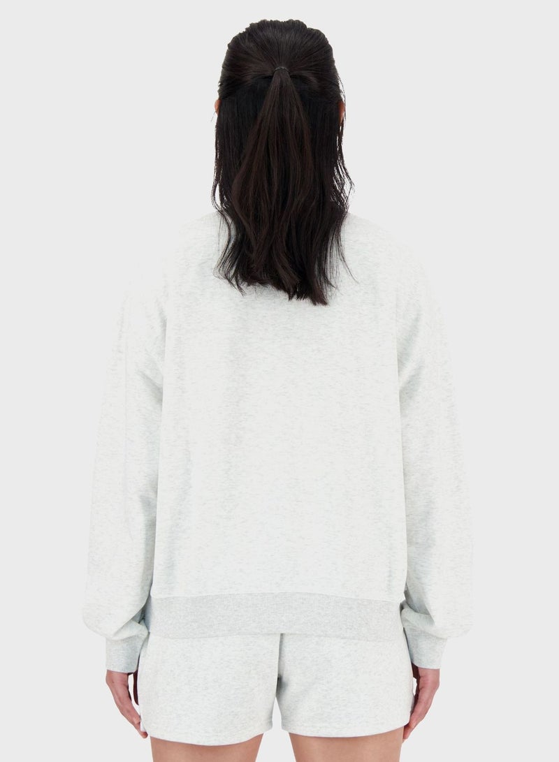 نيو بالانس سويت شيرت من قماش تيري الفرنسي مزين بشعار الماركة - Image 2