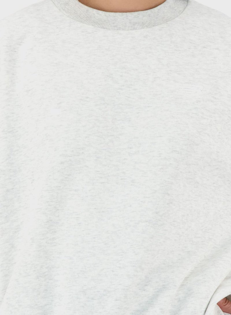 نيو بالانس سويت شيرت من قماش تيري الفرنسي مزين بشعار الماركة - Image 3