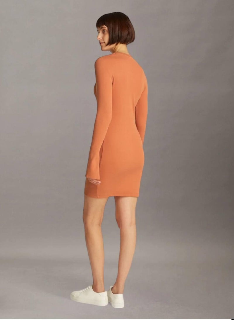 كالفن كلاين جينز فستان سليم قصير من القطن بتصميم مضلع - Image 2