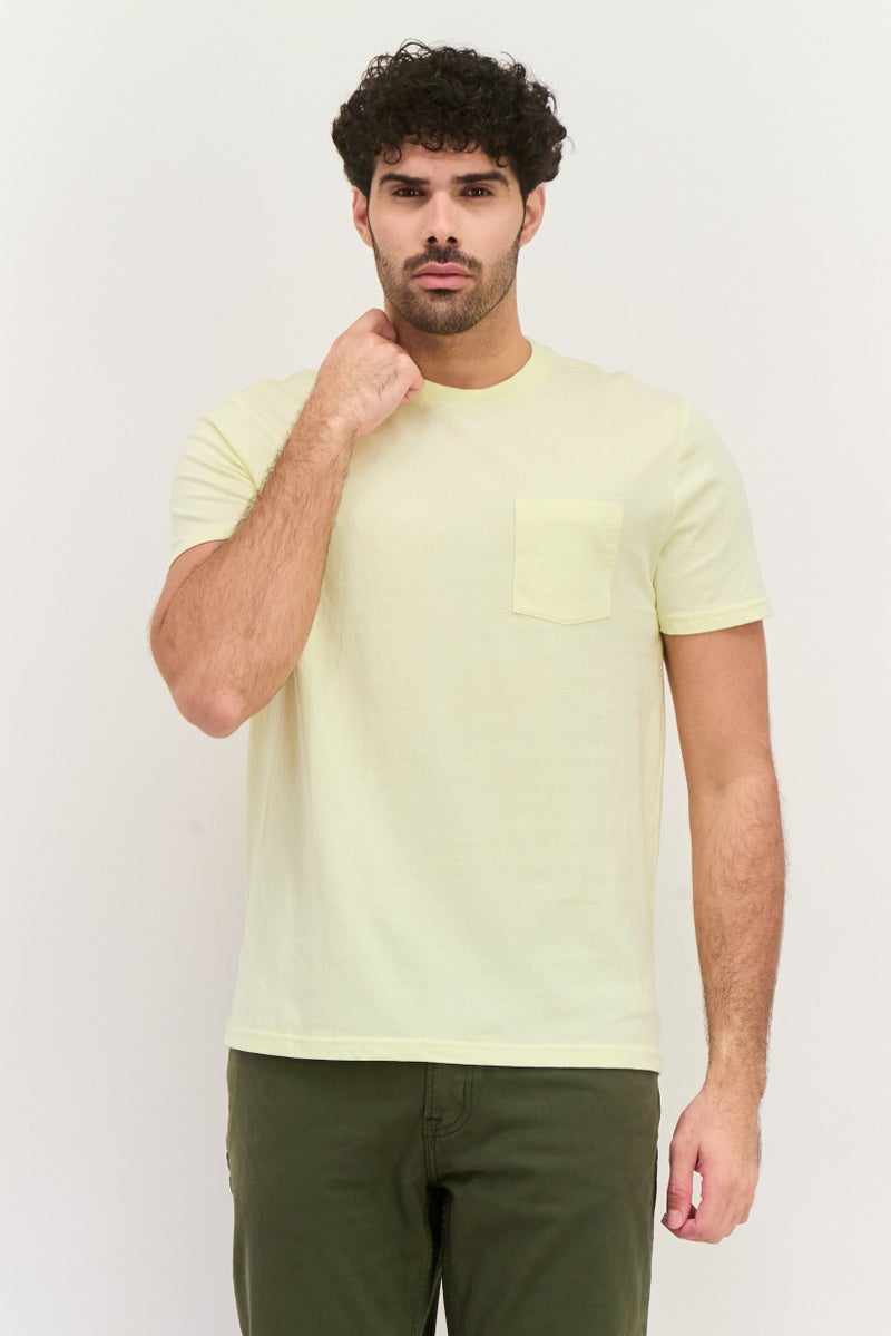 GAP تي شيرت رجالي بأكمام قصيرة و ياقة دائرية، أصفر فاتح - Image 1