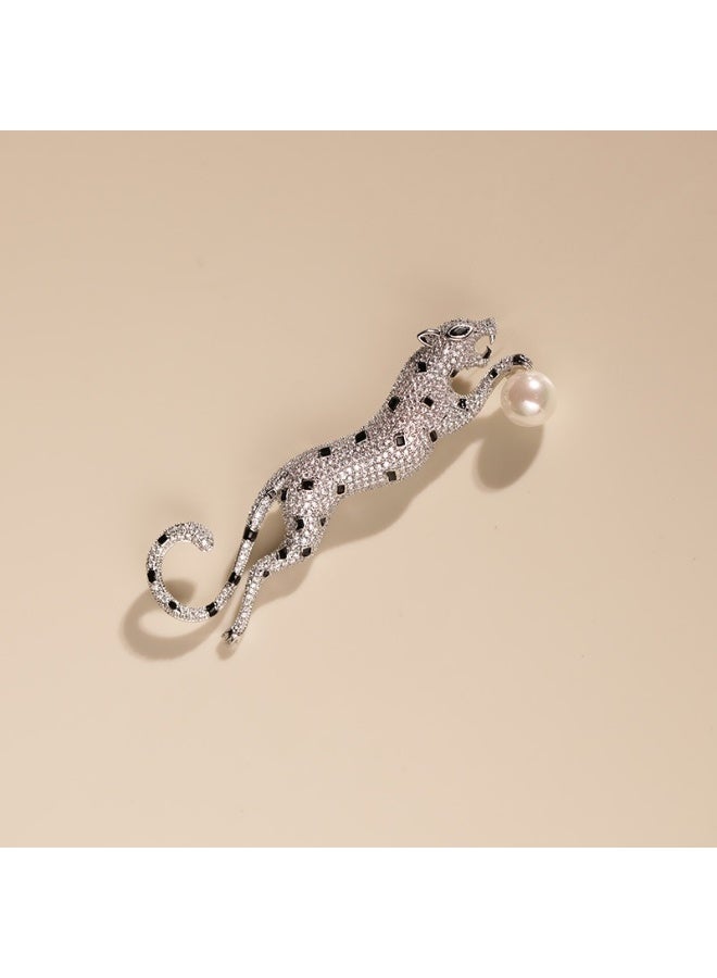 Rhinestone Leopard Brooch with Pearl - Image 2
