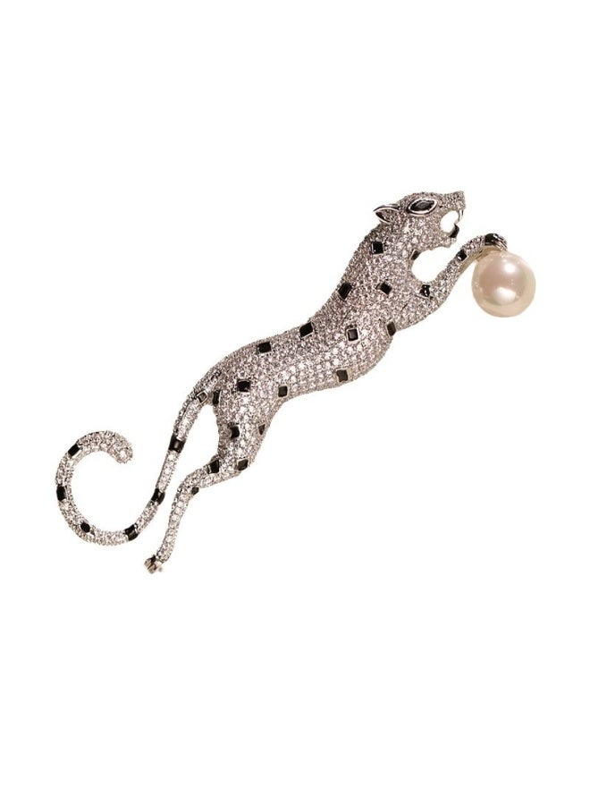 Rhinestone Leopard Brooch with Pearl - Image 1