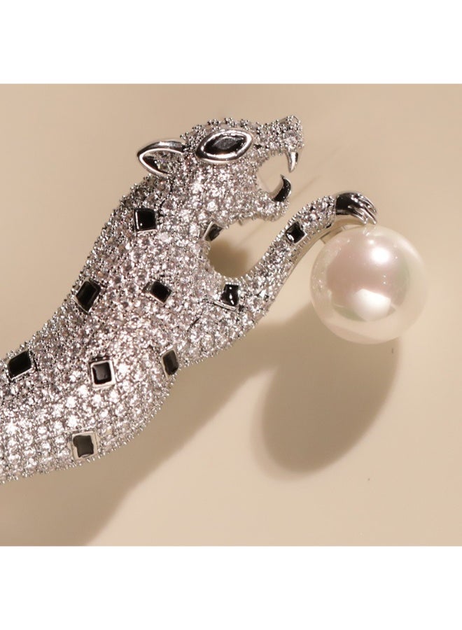 Rhinestone Leopard Brooch with Pearl - Image 4
