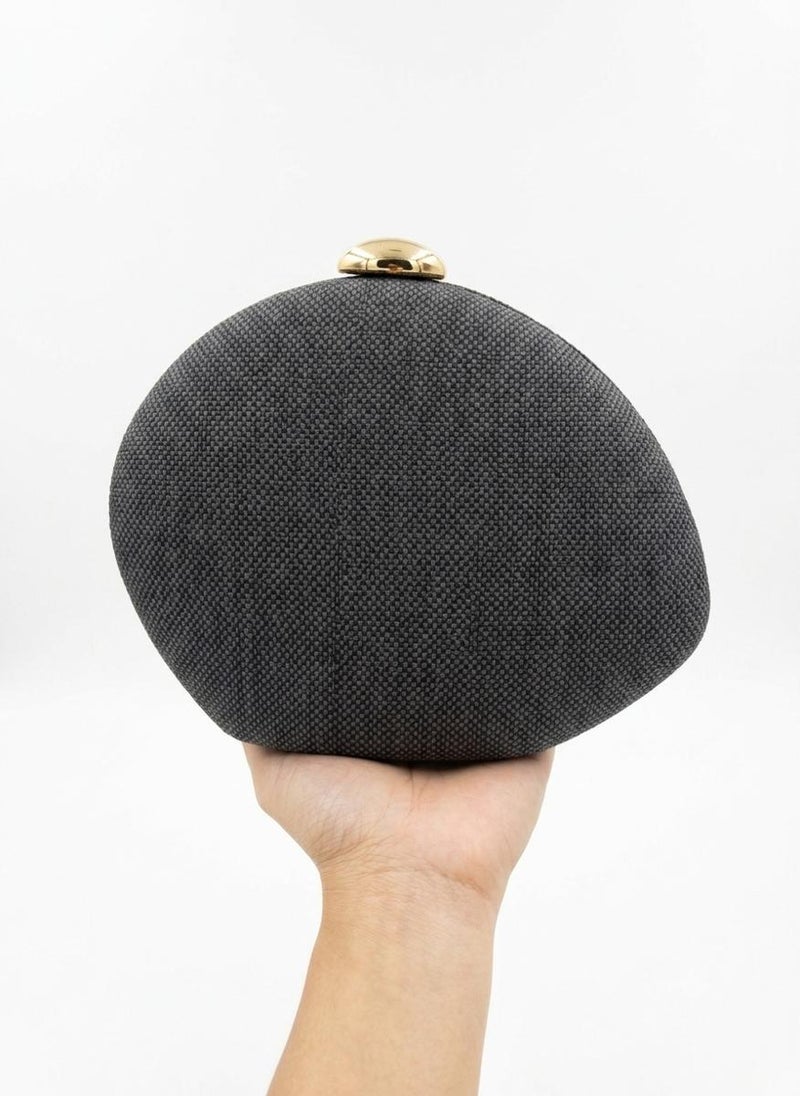 Viny - Textured Clutch Bag with Chain Strap - Black - Image 4