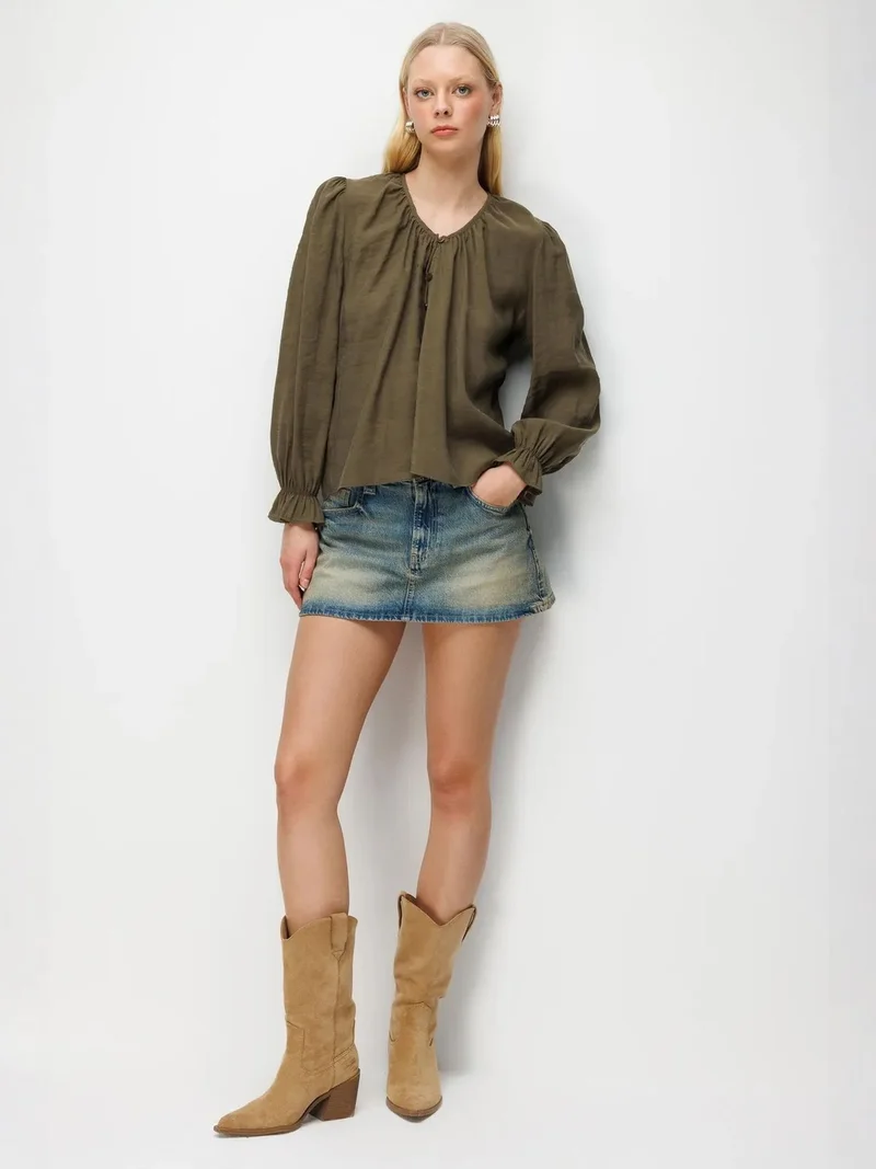 ميكسراي MIXRAY Textured Button-Up Crew Neck Blouse