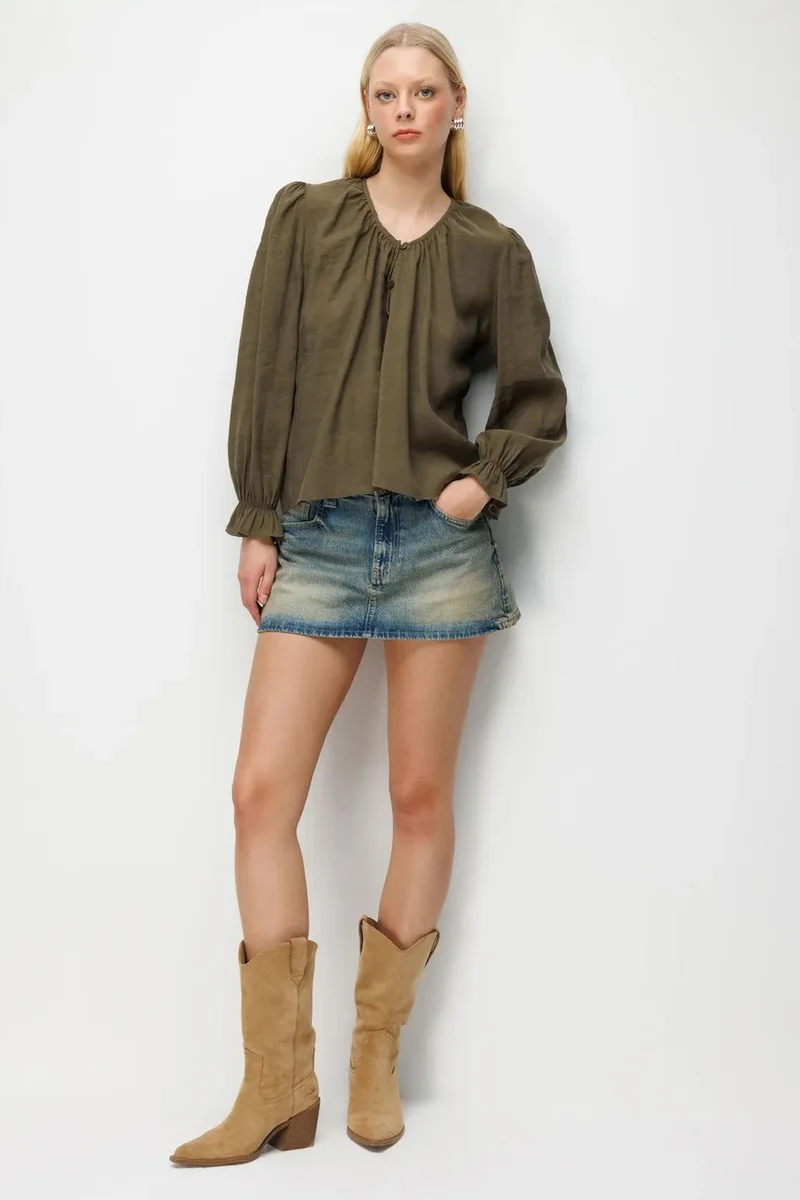 ميكسراي MIXRAY Textured Button-Up Crew Neck Blouse