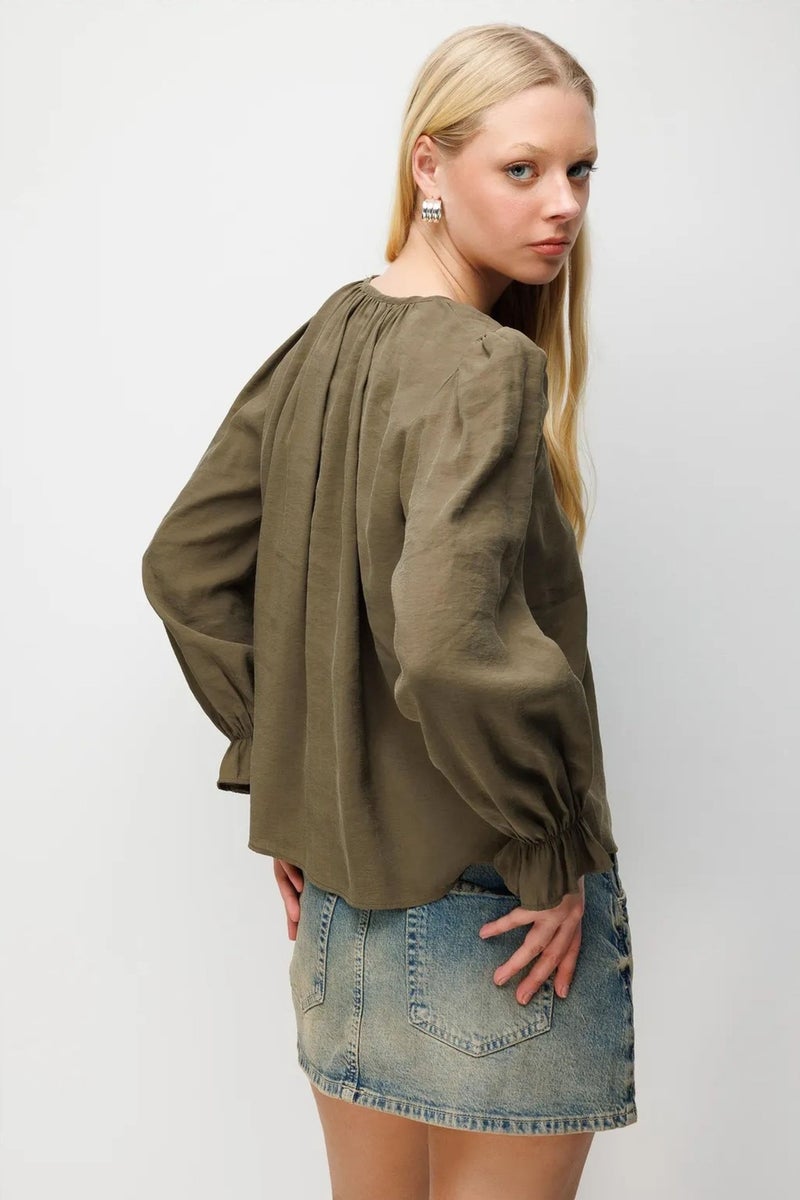 MIXRAY Textured Button-Up Crew Neck Blouse - Image 5