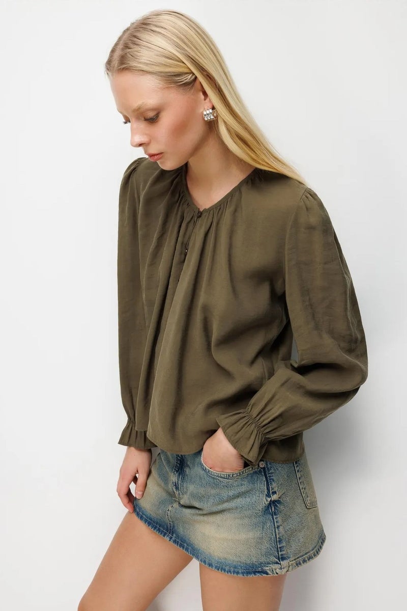 MIXRAY Textured Button-Up Crew Neck Blouse - Image 4