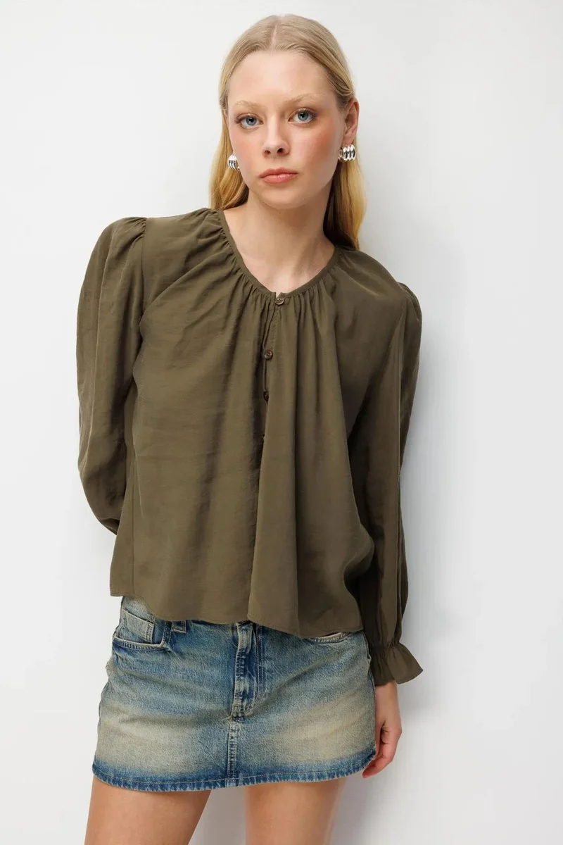 ميكسراي MIXRAY Textured Button-Up Crew Neck Blouse